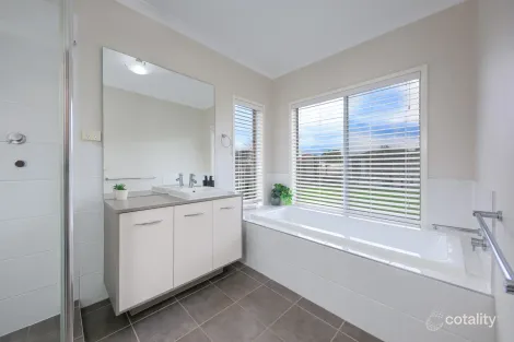 Property photo of 53 Highgrove Drive Sunbury VIC 3429