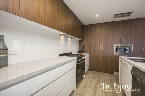 Property photo of 3 Flowerbloom Crescent Clyde North VIC 3978
