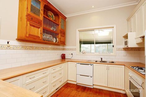 Property photo of 2 Bolwell Street Werribee VIC 3030