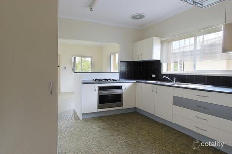 13 Captain St, Holland Park West, QLD 4121