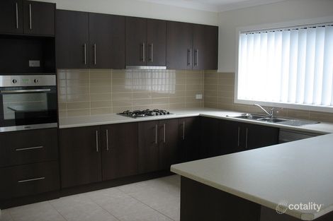 Property photo of 8 Golden Green Street Pakenham VIC 3810