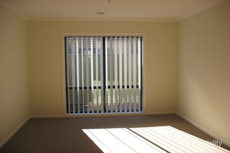Property photo of 8 Golden Green Street Pakenham VIC 3810