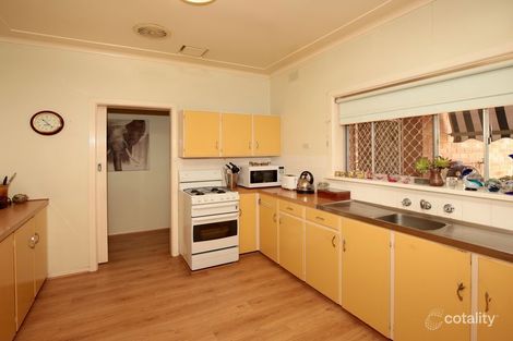 Property photo of 31 Nilma Avenue Mount Austin NSW 2650