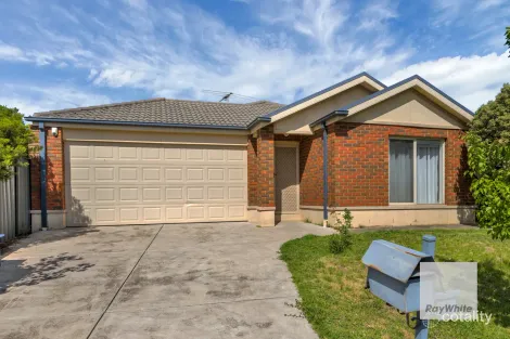 4 GOSFORD GDNS, DERRIMUT, VIC 3026