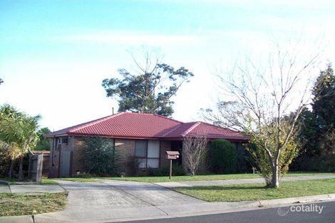 Property photo of 15 Giles Retreat Endeavour Hills VIC 3802