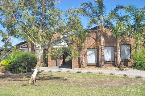 Property photo of 2 Hanslow Way Taylors Lakes VIC 3038