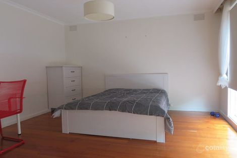 Property photo of 10 Lesay Court Mount Waverley VIC 3149