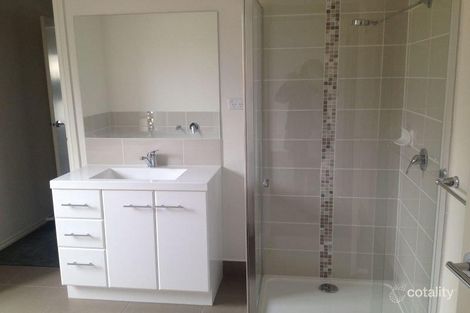 Property photo of 13/34 Sir Thomas Drive Pakenham VIC 3810