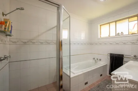 Property photo of 14 Cramsie Crescent Glen Innes NSW 2370