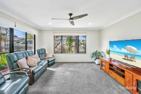 Property photo of 8 Yaraan Crescent Beachmere QLD 4510