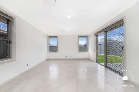 Property photo of 33 Durga Crescent Grantham Farm NSW 2765