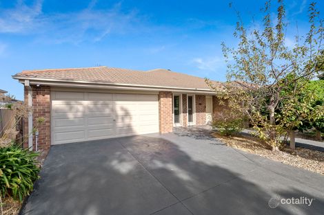 Property photo of 17 Wonboyn Close Pakenham VIC 3810