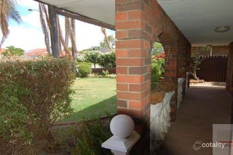 Property photo of 32 Freeland Way Eden Hill WA 6054