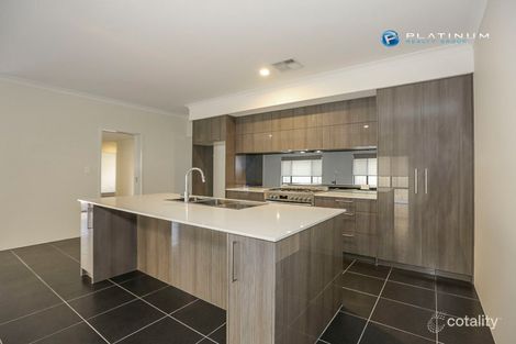 4 Giglia Dr, Sinagra, WA 6065