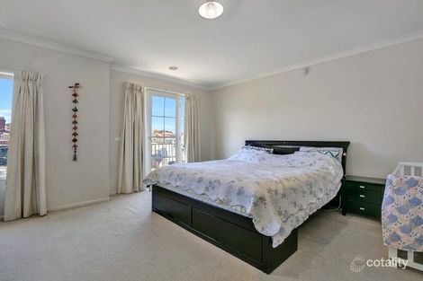 Property photo of 3 Fraserburgh Crescent Greenvale VIC 3059