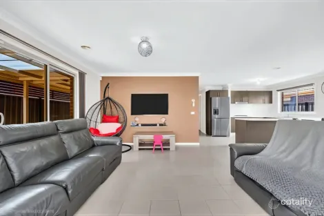 Property photo of 13 Cadell Avenue Tarneit VIC 3029