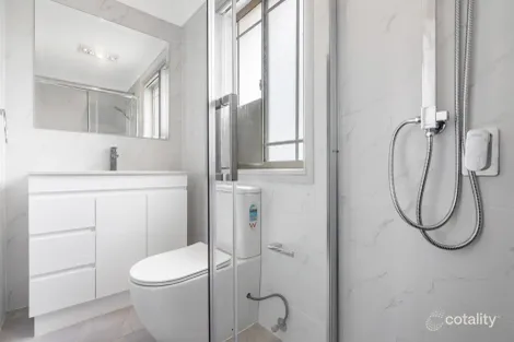Property photo of 2 St Helens Close West Hoxton NSW 2171