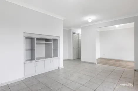 Property photo of 2 St Helens Close West Hoxton NSW 2171
