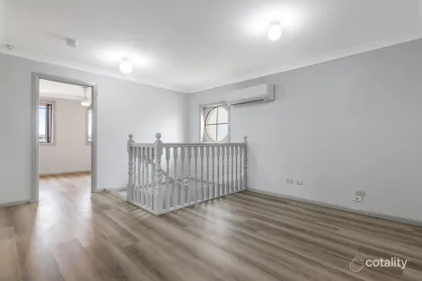 Property photo of 2 St Helens Close West Hoxton NSW 2171