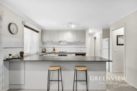 Property photo of 43 Linden Tree Way Cranbourne North VIC 3977