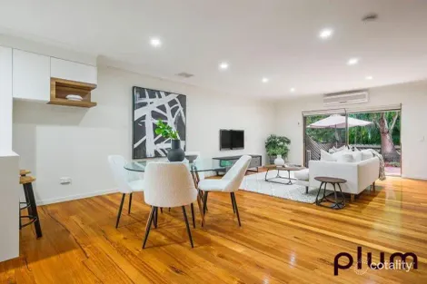 Property photo of 2/1 Jerdanefield Road St Lucia QLD 4067