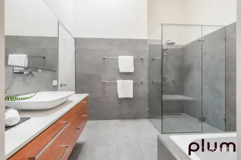 Property photo of 2/1 Jerdanefield Road St Lucia QLD 4067