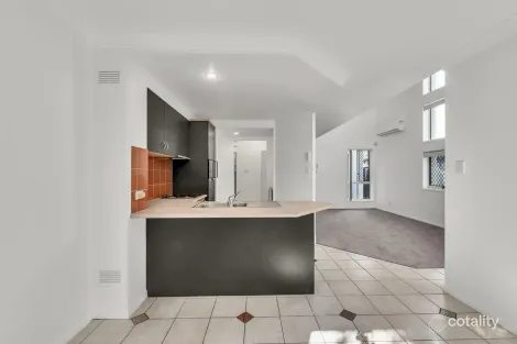 Property photo of 1/25 Heeb Street Bundall QLD 4217