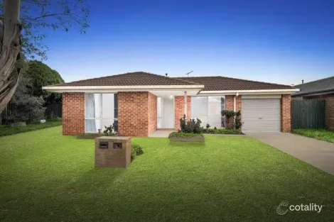4 MARLO SQ, WYNDHAM VALE, VIC 3024
