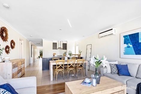Property photo of 27 Fieldstone Way Brookfield VIC 3338