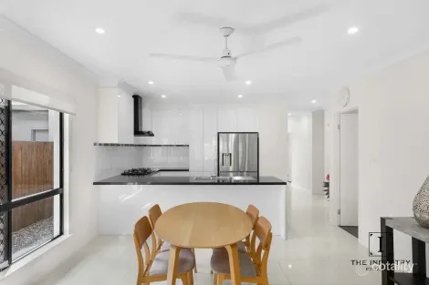 Property photo of 13 Ainslie Place Smithfield QLD 4878