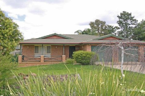 Property photo of 4 Manya Place Glenfield Park NSW 2650