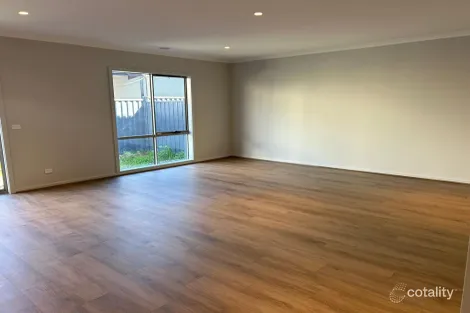 Property photo of 23 Heart Loop Clyde North VIC 3978
