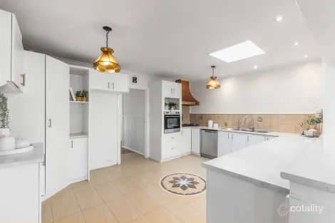Property photo of 18 Winnifred Crescent Knoxfield VIC 3180