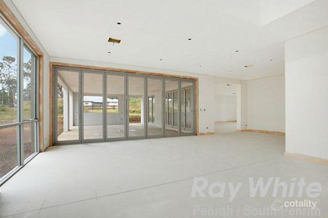 Property photo of 13 Twin Creeks Drive Luddenham NSW 2745