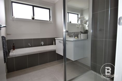 Property photo of 3 McNamee Boulevard Lucas VIC 3350