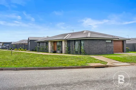 1 Newmarket Tce, Miners Rest, VIC 3352