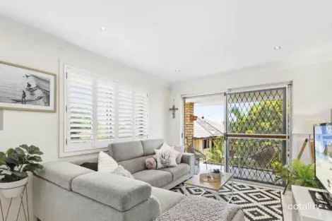 8/4 Nalla Ct, Palm Beach, QLD 4221
