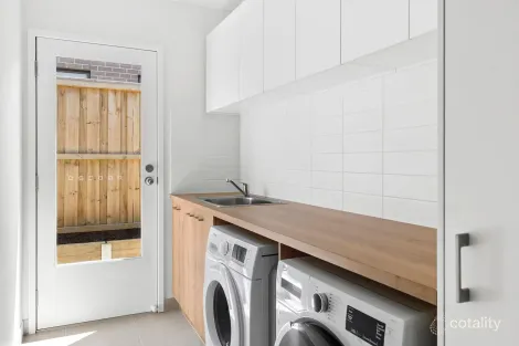 Property photo of 44 Sittela Street Mount Duneed VIC 3217