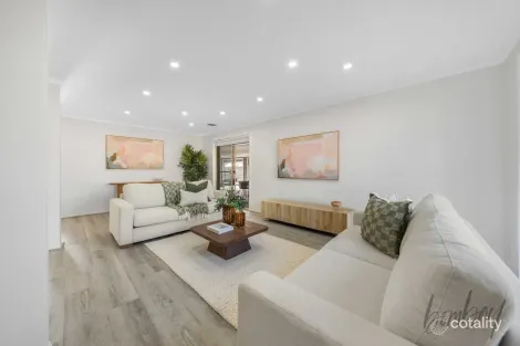 Property photo of 50 Limpopa Square Roxburgh Park VIC 3064