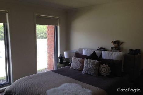 Property photo of 302 Casey Fields Boulevard Cranbourne East VIC 3977