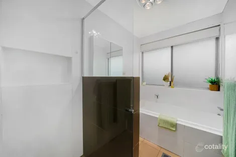 Property photo of 20 Owen Stanley Road Glenfield NSW 2167