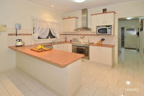 Property photo of 2 Epsom Place Caroline Springs VIC 3023