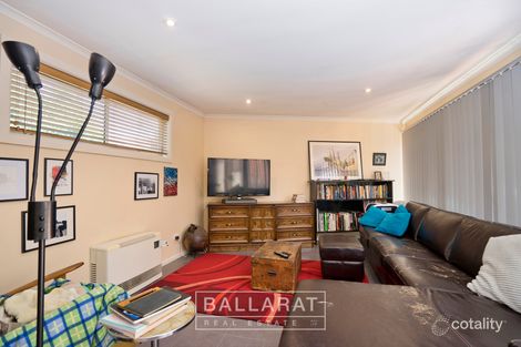 Property photo of 1/11 Little Clyde Street Soldiers Hill VIC 3350