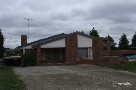 Property photo of 7 Montague Court Endeavour Hills VIC 3802