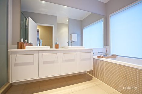 Property photo of 23 Knightsbridge Parade West Paradise Point QLD 4216