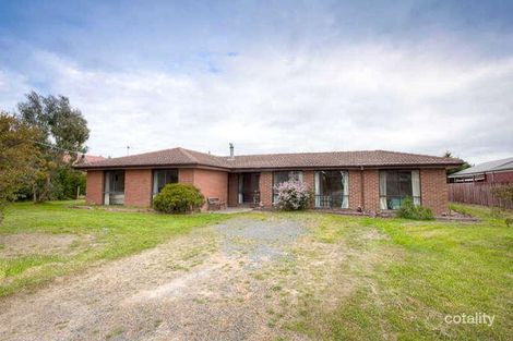 33 Coleraine Dr, Romsey, VIC 3434