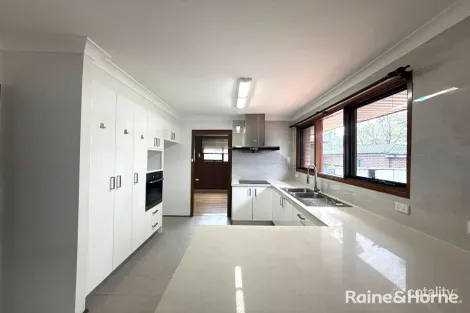 Property photo of 4 Sandra Place Ingleburn NSW 2565