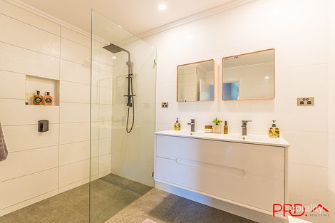 Property photo of 11 Warren Street South Tamworth NSW 2340