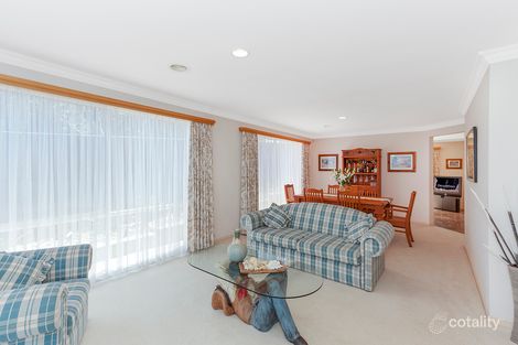 Property photo of 11 Peppermint Walk South Morang VIC 3752