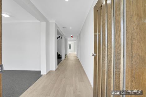 Property photo of 44 Frontier Circuit Tarneit VIC 3029